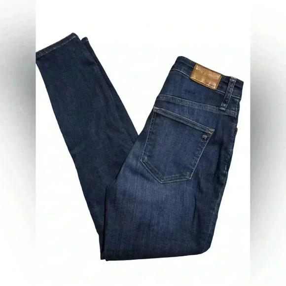 Madewell Curvy High-Rise Skinny Jeans in Sussex Wash: Tencel Denim Edition - Picture 2 of 6